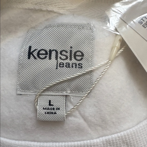 NWT Kenzie Sweatshirt Graphic - Picture 5 of 6
